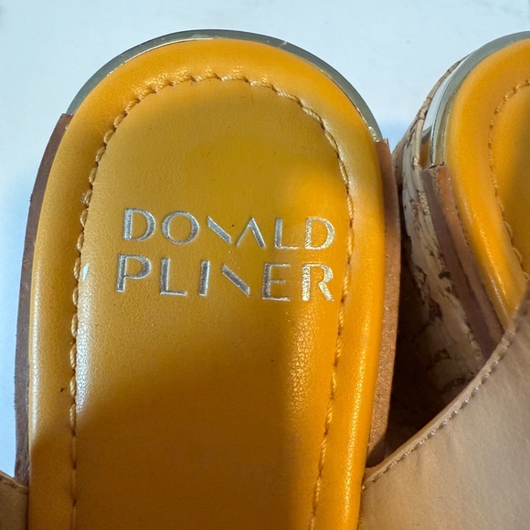 Donald Pliner NIB Iriving Wedge Sandal Yellow Size 10M - Picture 6 of 14